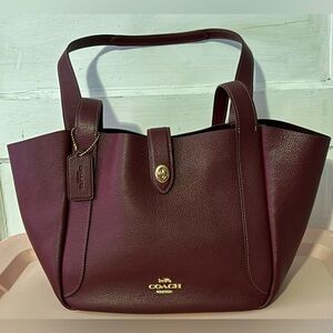 NWOT Coach Hadley Turnlock Tote Bag 
CAL17
Dark Wine/Deep Red
No flaws